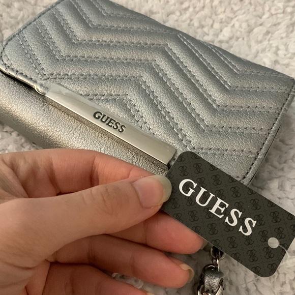 Guess Silver / Grey Leather Chevron Wristlet - Picture 7 of 17